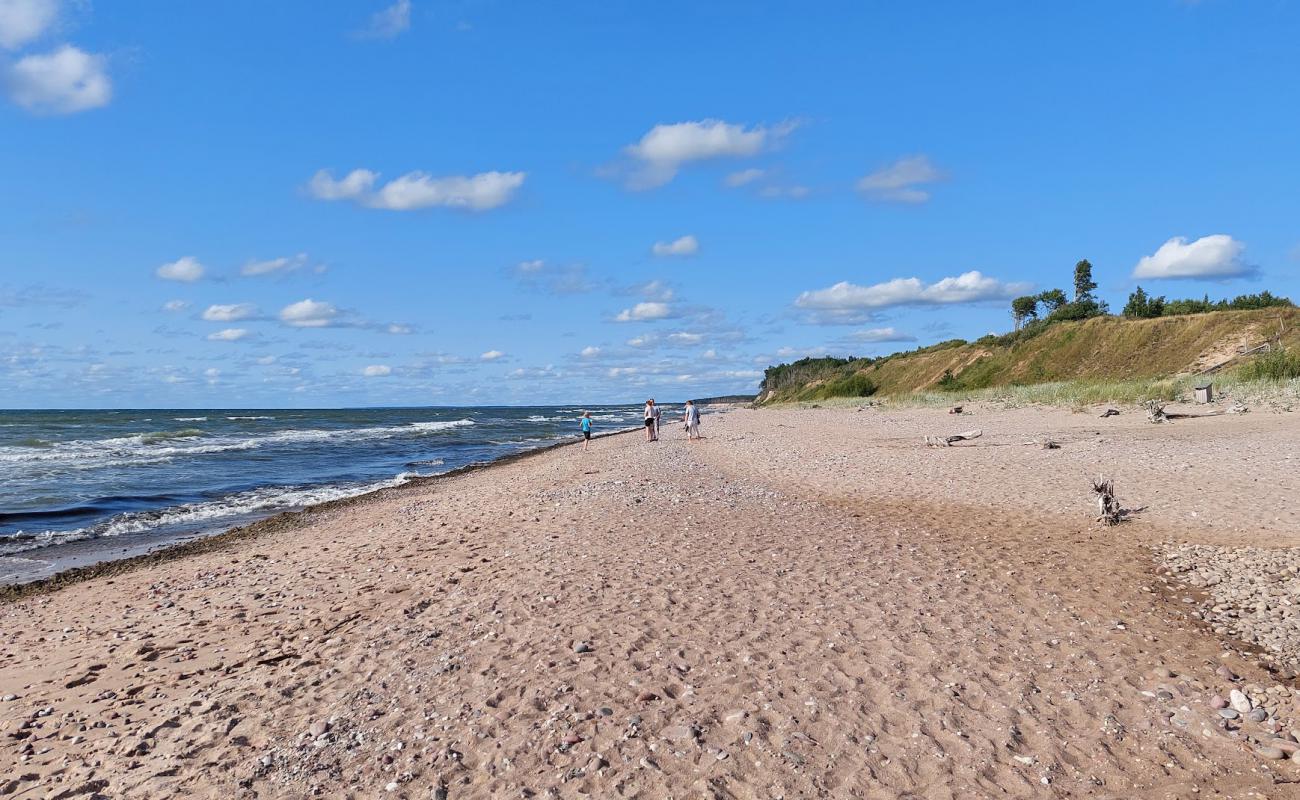 Фото 57 parallels beach с песок с галькой поверхностью