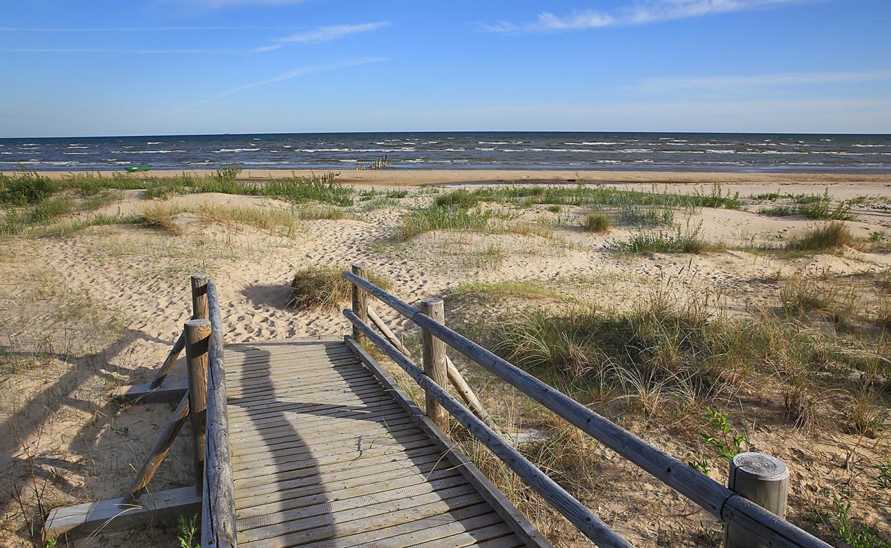 Фото Liblabi beach с светлый песок поверхностью