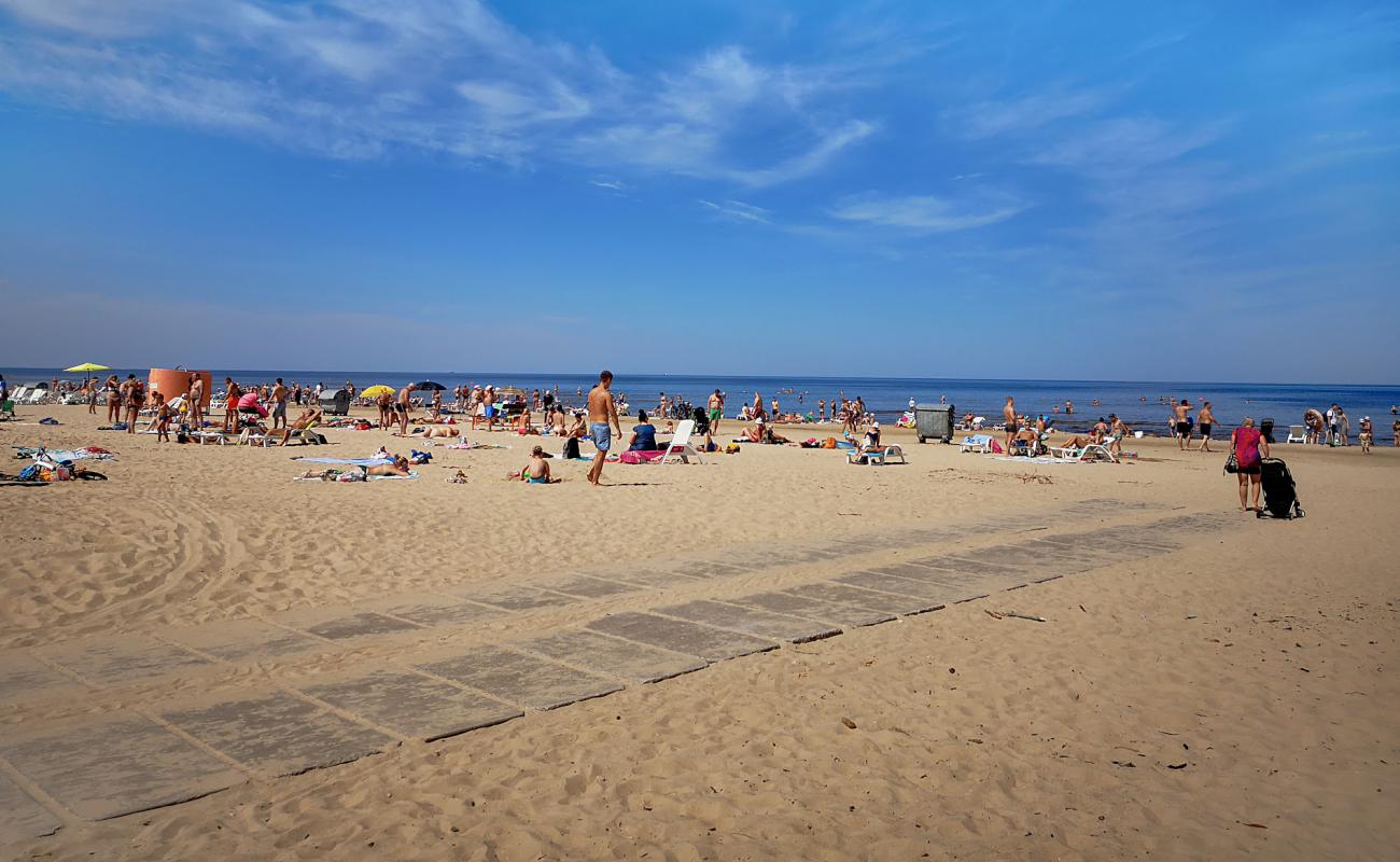 Фото Vecaki beach с светлый песок поверхностью