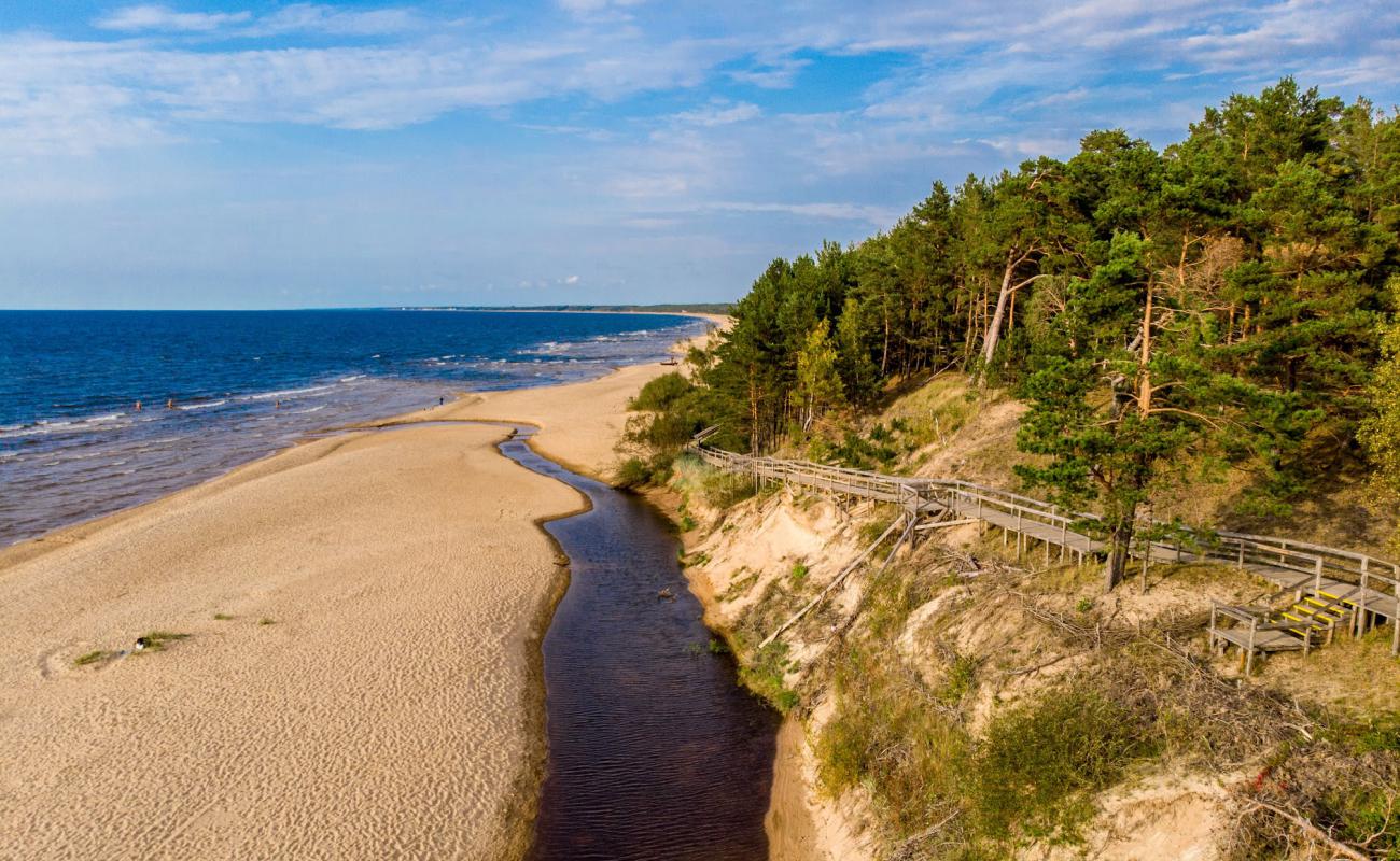 Фото Pabazi beach с светлый песок поверхностью