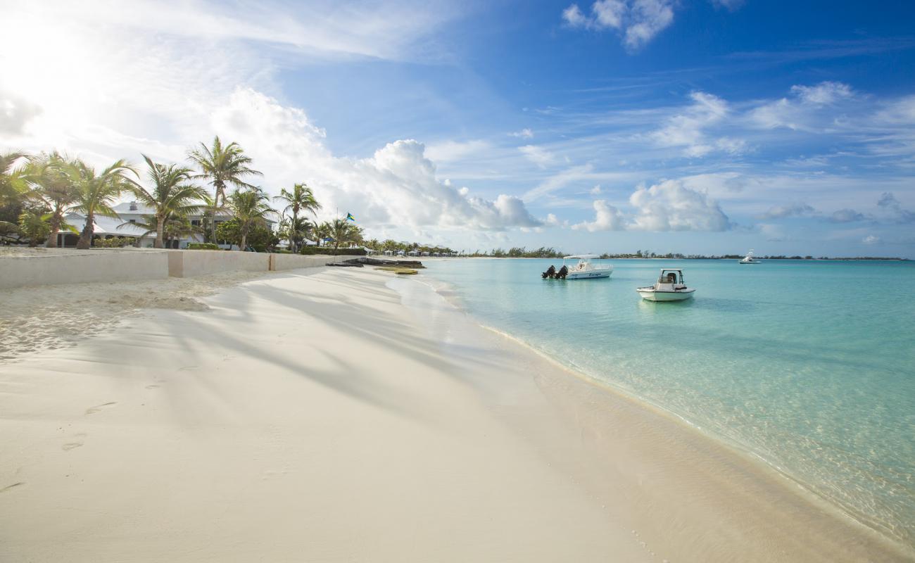 Фото Santa Maria Beach с белый чистый песок поверхностью