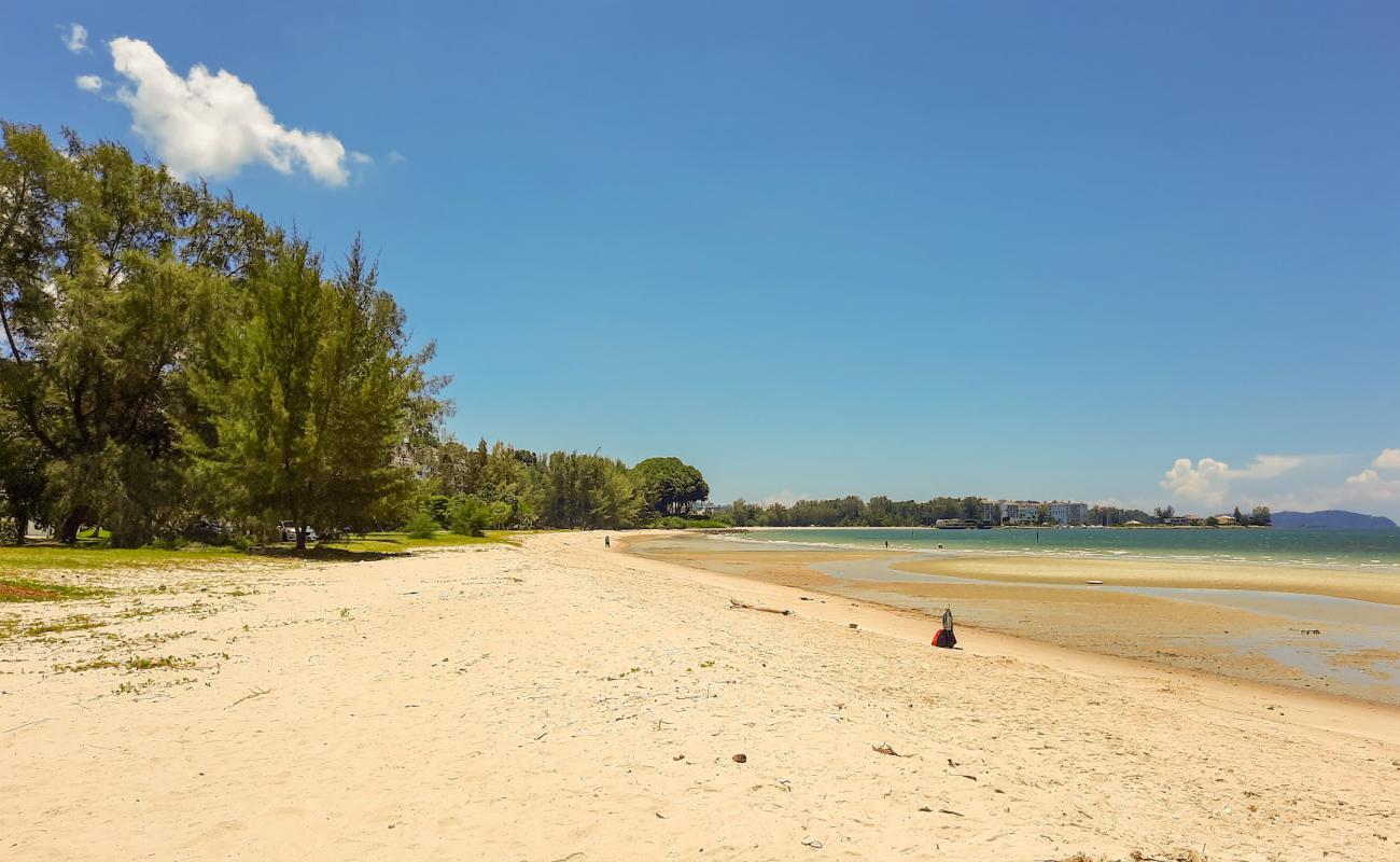 Фото Cahaya beach с светлый песок поверхностью