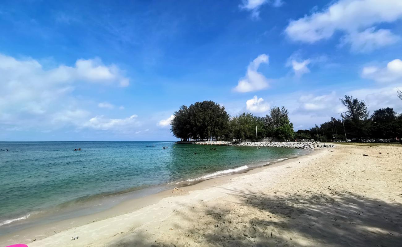 Фото Cahaya Negeri beach с светлый песок поверхностью