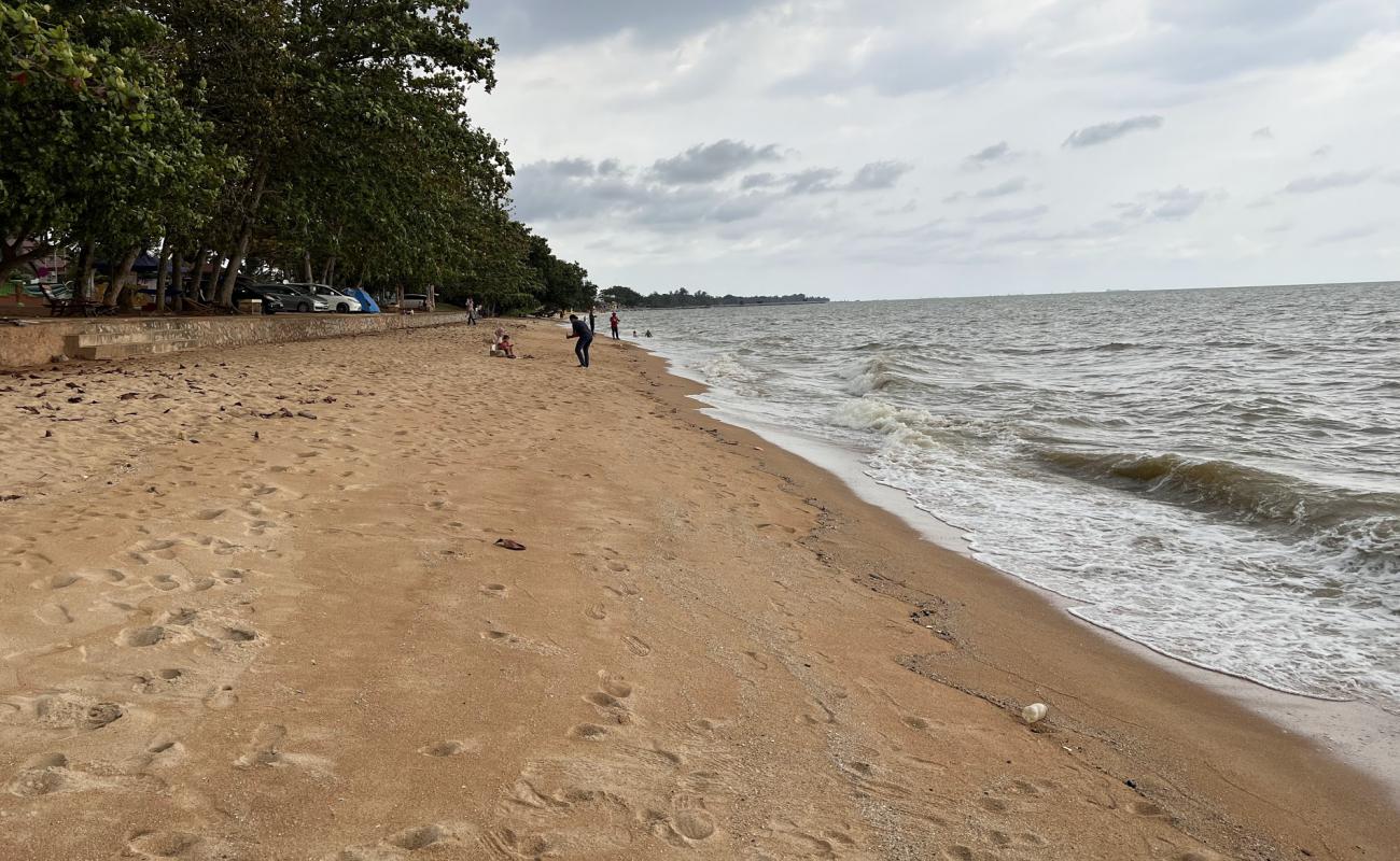 Фото Sg. Tuang Beach с светлый песок поверхностью