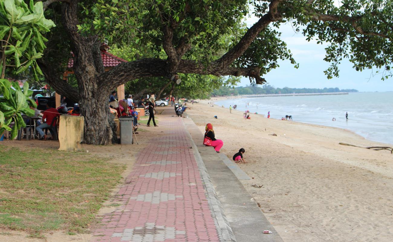 Фото Telok Gong Beaches с светлый песок поверхностью