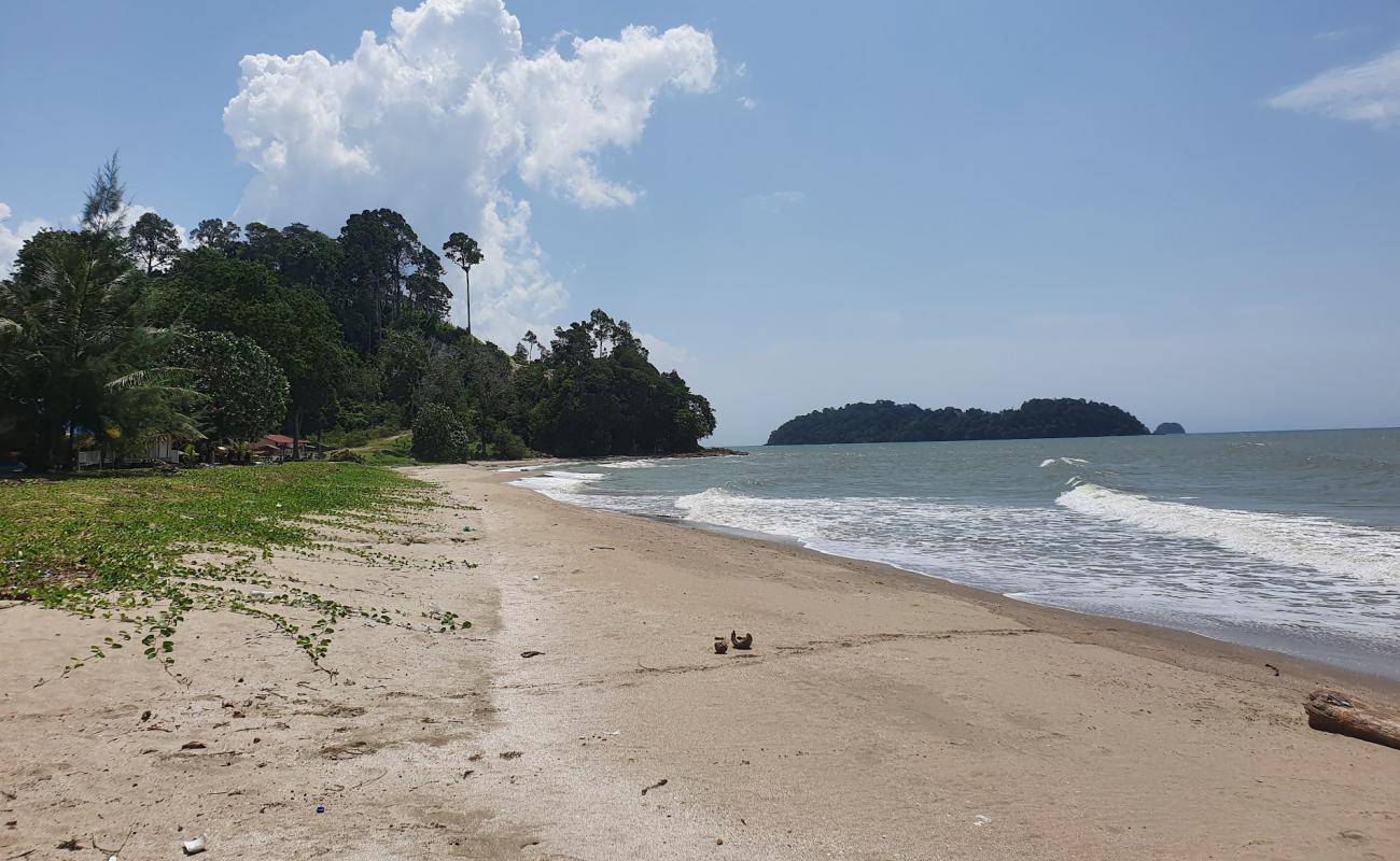 Фото Pasir Lanun Beach с светлый песок поверхностью