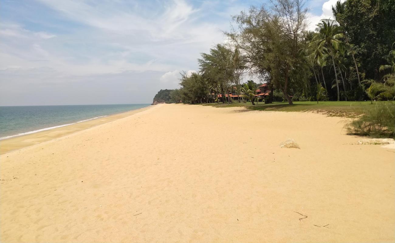 Фото Cherating Beach с светлый песок поверхностью