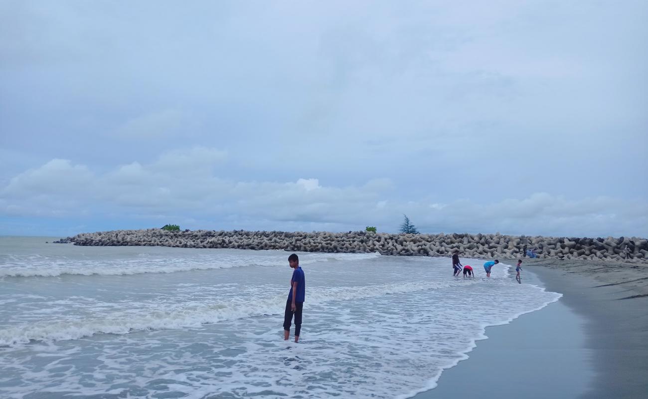 Фото Kemasin Bachok Beach с светлый песок поверхностью