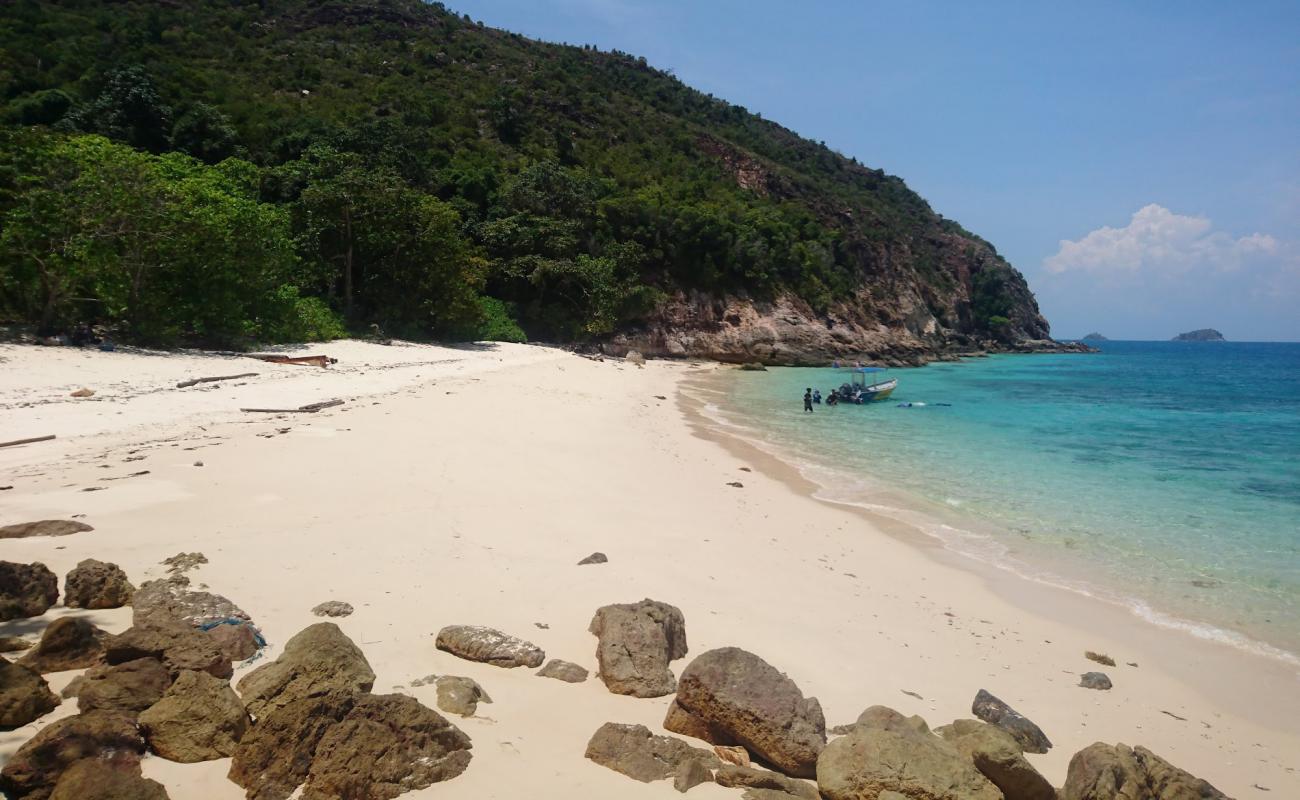 Фото Pulau Sembilang с белый песок поверхностью