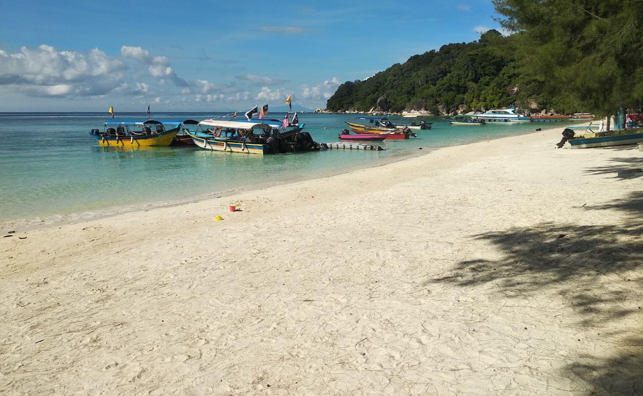 Фото Perhentian Cabana с светлый песок поверхностью