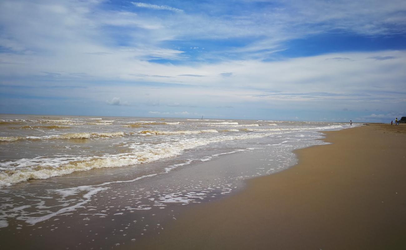 Фото Tanjung Kembang Beach с светлый песок поверхностью