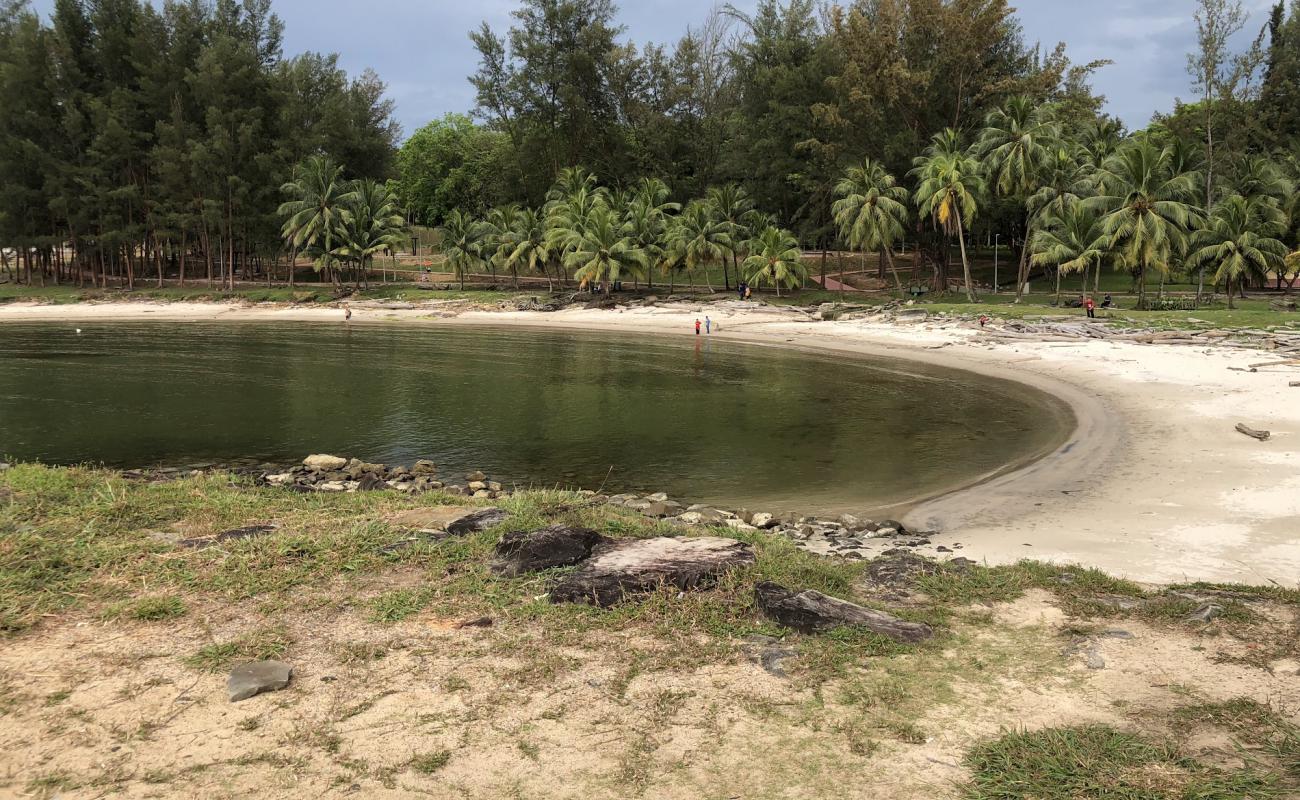 Фото Tanjung Batu Bintulu Beach с светлый песок поверхностью