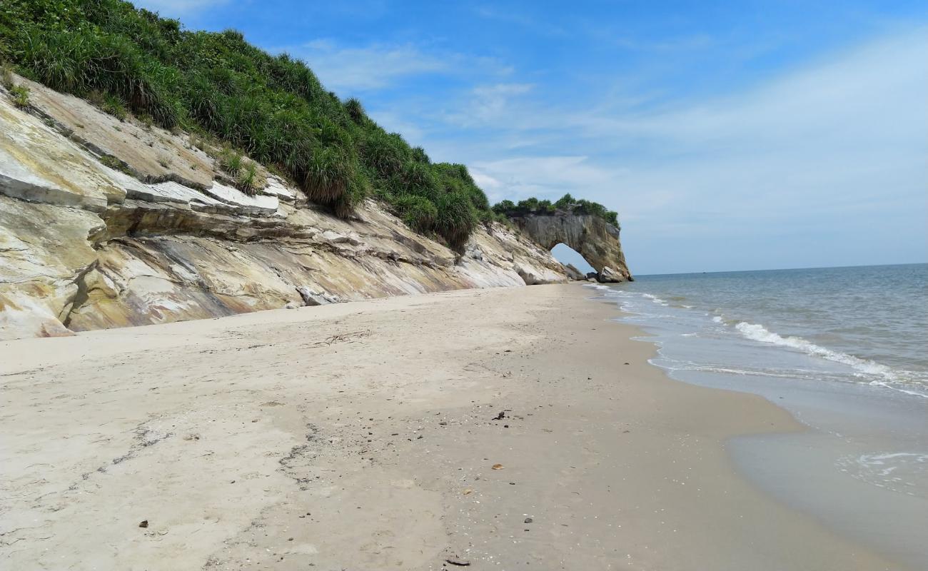 Фото Tusan Bekenu Beach с светлый песок поверхностью