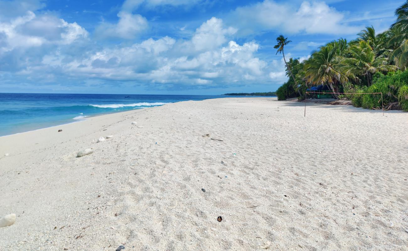 Фото Thoondu Beach с белый песок поверхностью