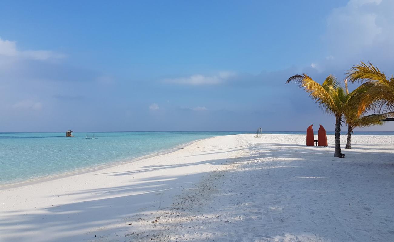 Фото Furi Beach с белый чистый песок поверхностью