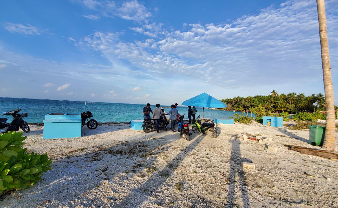 Фото Magoodhoo Beach II с светлый песок поверхностью