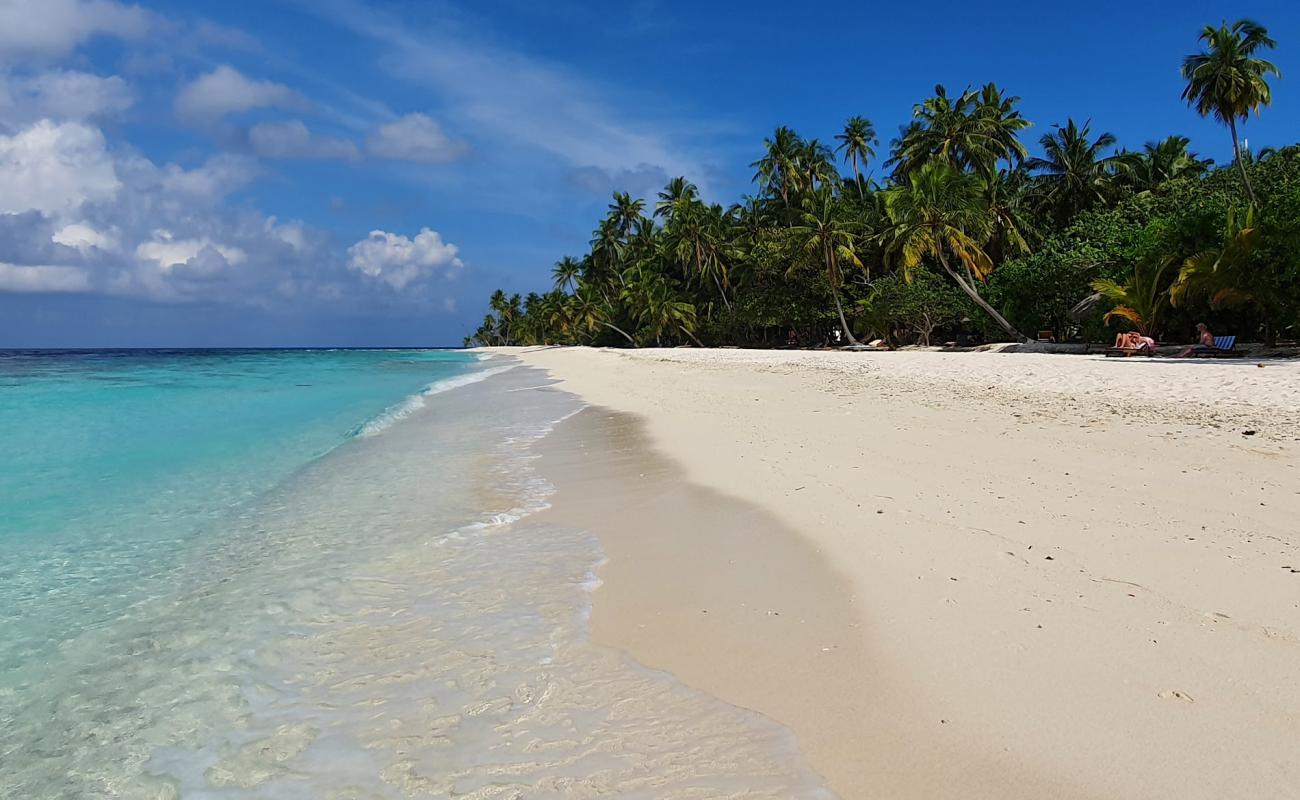 Фото Filitheyo Beach с белый чистый песок поверхностью