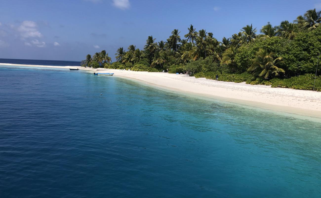 Фото Hulhidoo Beach с светлый песок поверхностью