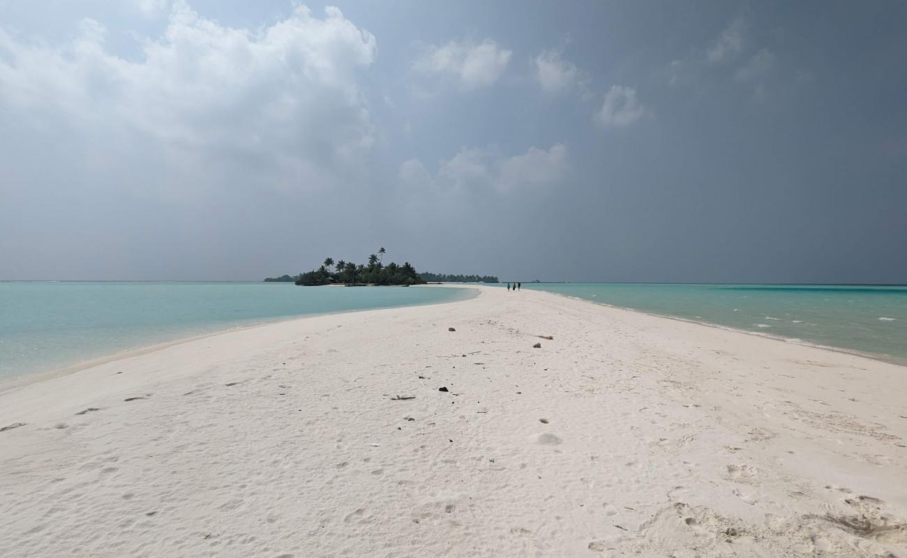 Фото Sunrise Island Beach с белый чистый песок поверхностью