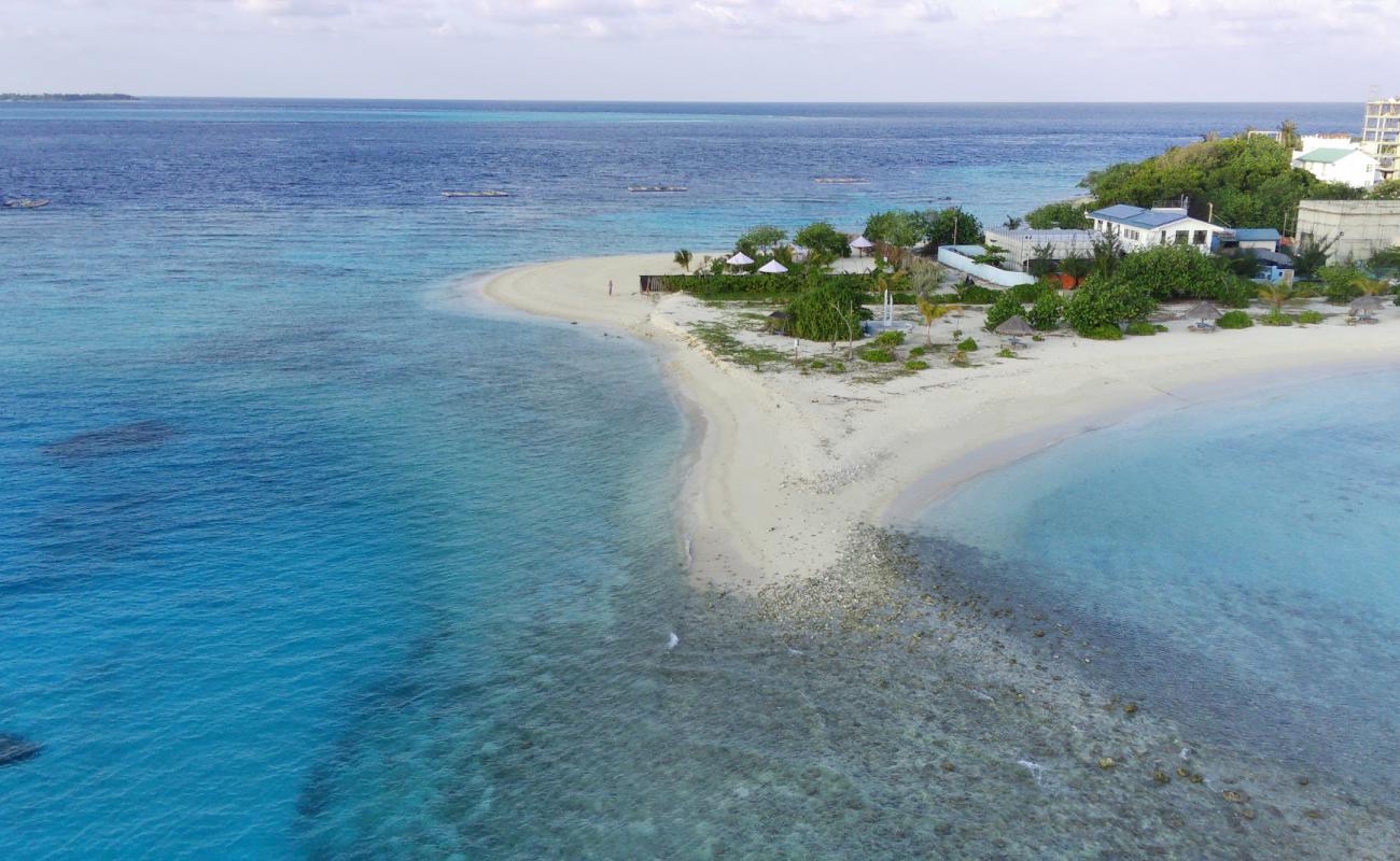 Фото Bikini Beach Mahibadhoo с песок с галькой поверхностью