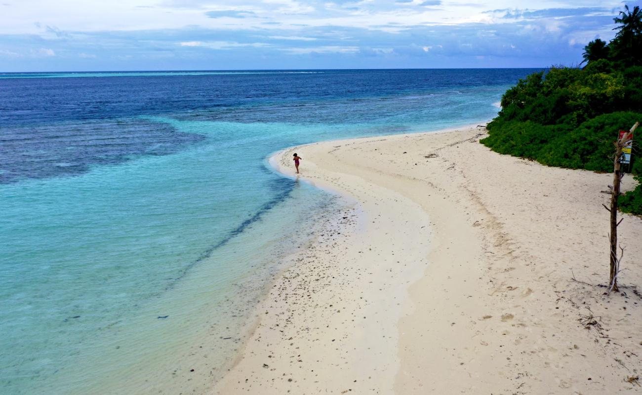 Фото Haashim's Beach с белый песок поверхностью