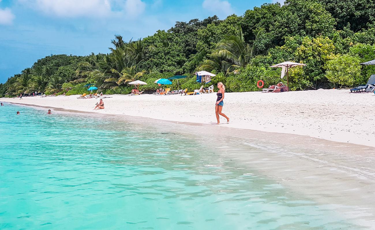 Фото Ukulhas Beach с белый песок поверхностью