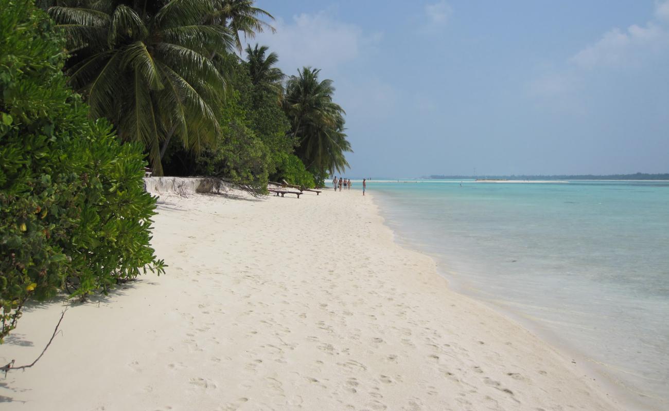 Фото Beach Boongalo с золотистый песок поверхностью