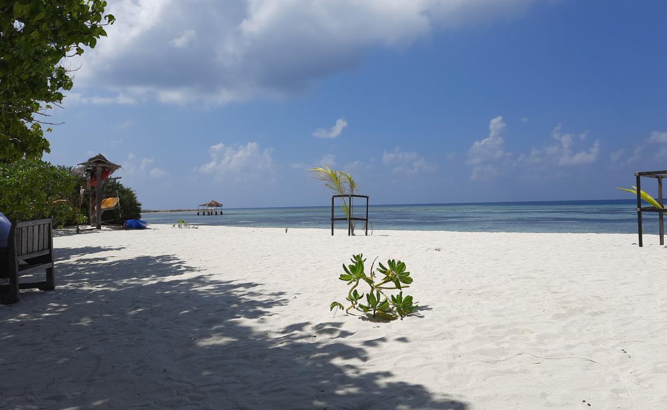 Фото Himmafushi Beach с белый песок поверхностью