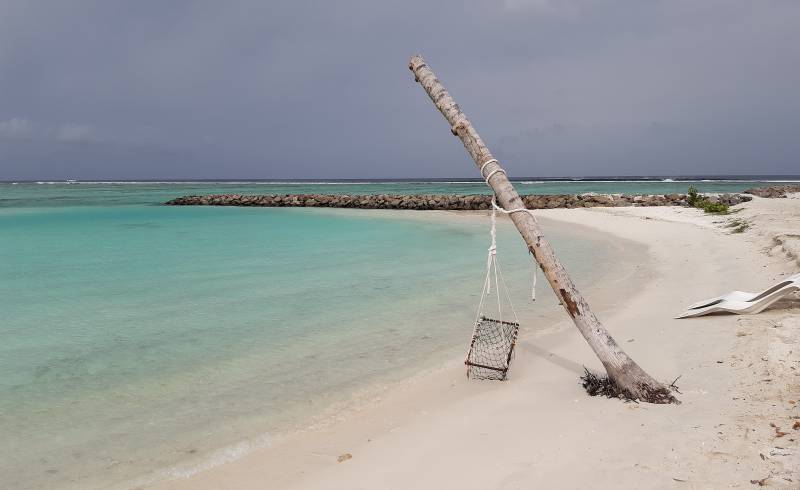 Фото Huraa beach с светлый песок поверхностью