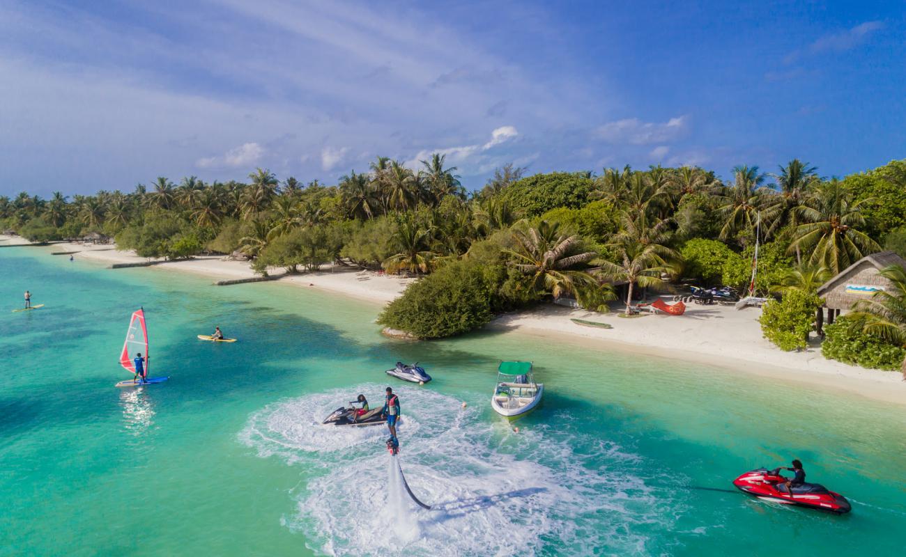 Фото Adaaran Resort Island с белый песок поверхностью