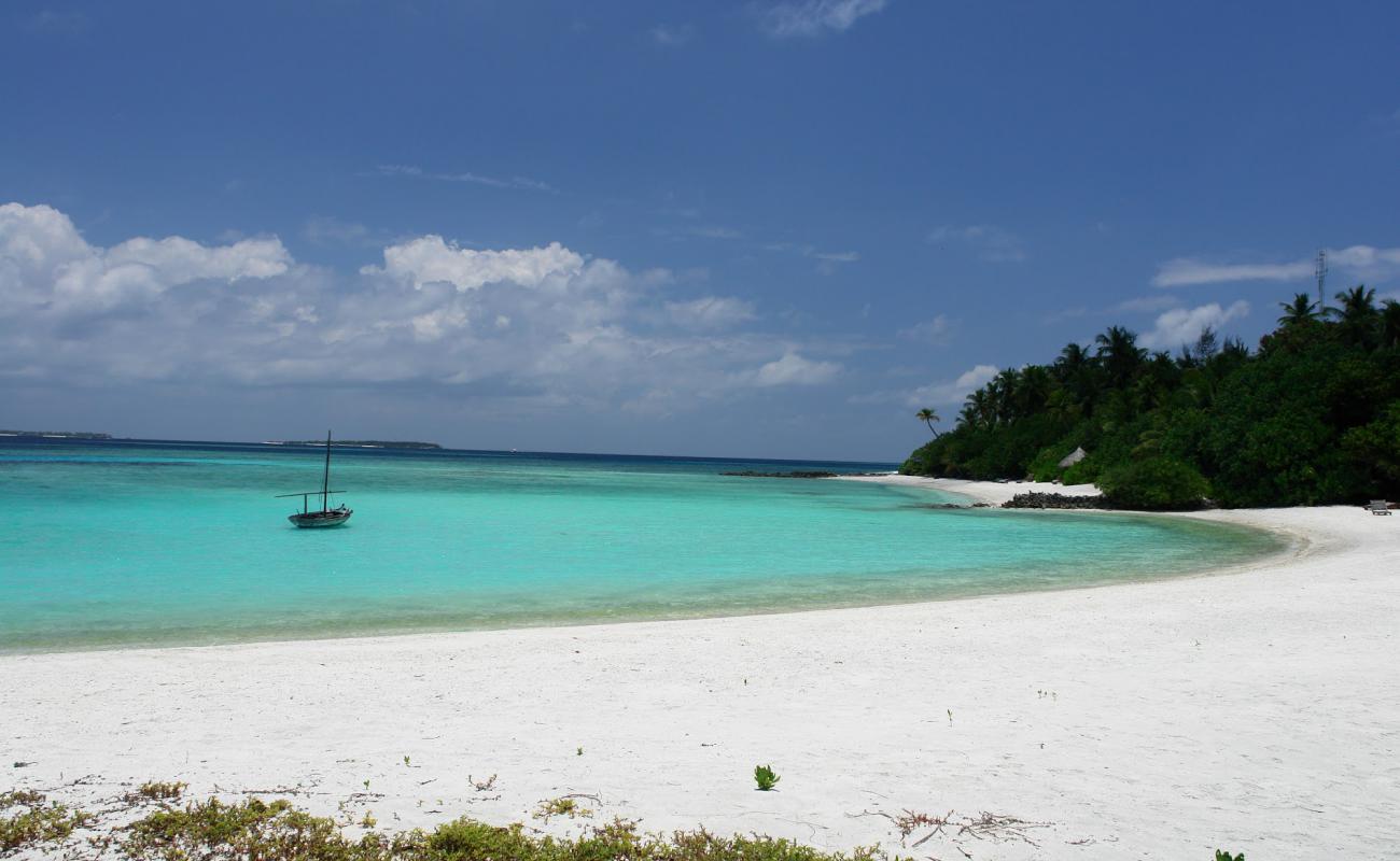 Фото Makunudu Resort Island с белый песок поверхностью