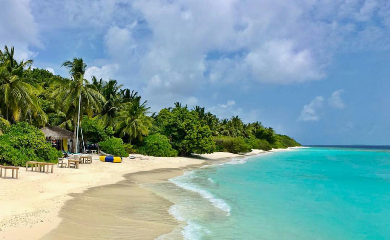 Фото Hedufuri Island Beach с белый чистый песок поверхностью