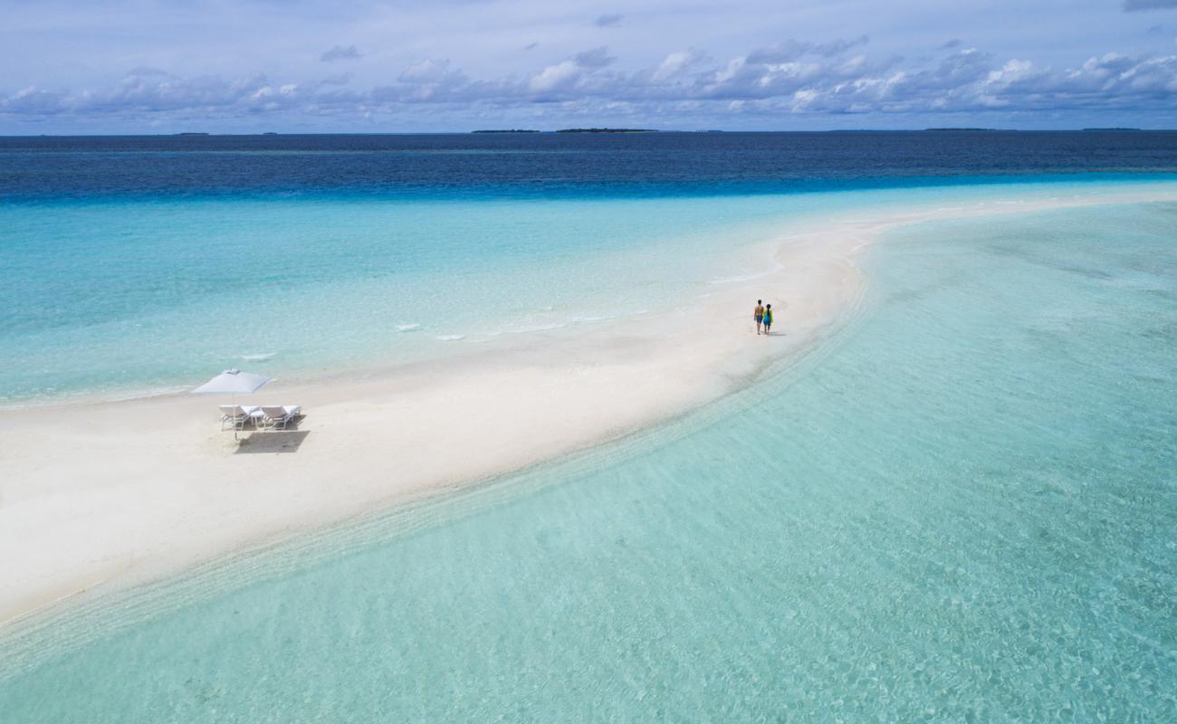 Фото Landaagiraavaru Island Beach с белый песок поверхностью