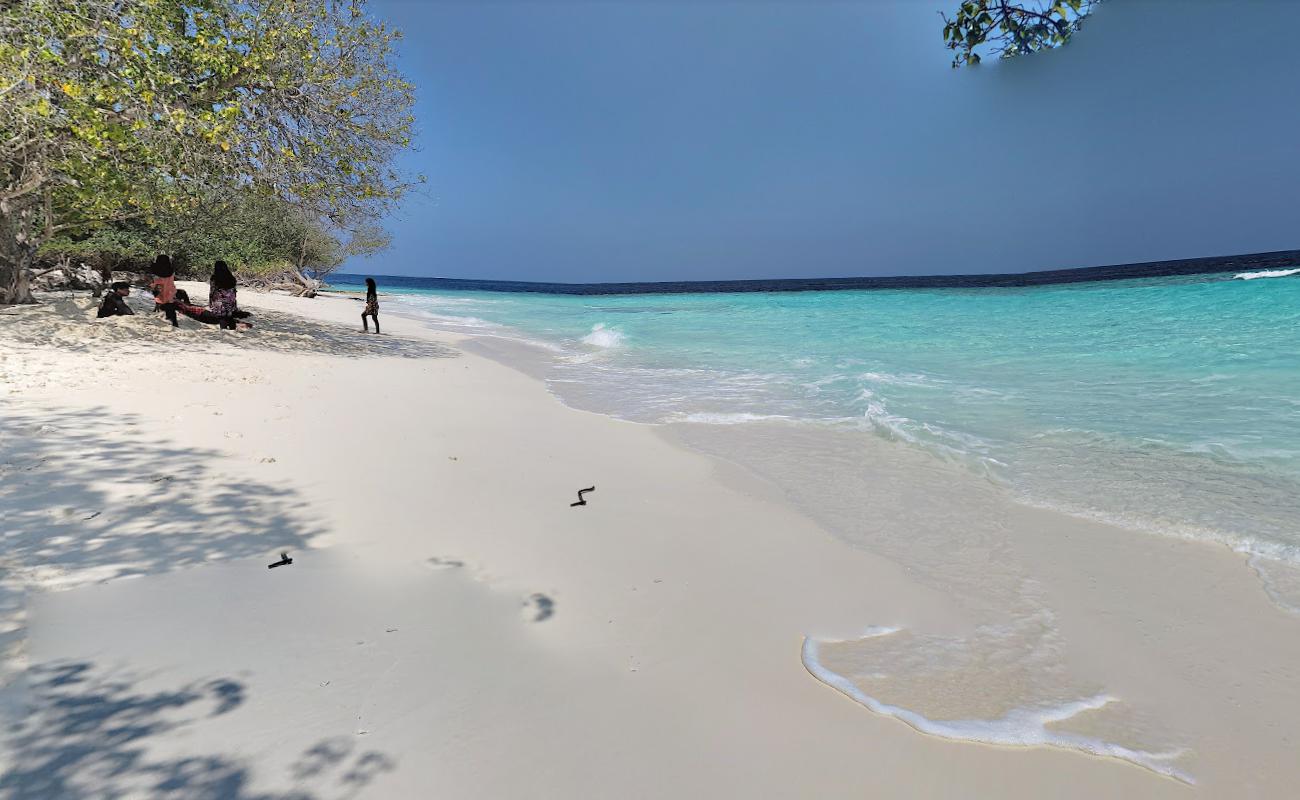 Фото Gemendhoo Island Beach с просторный пляж