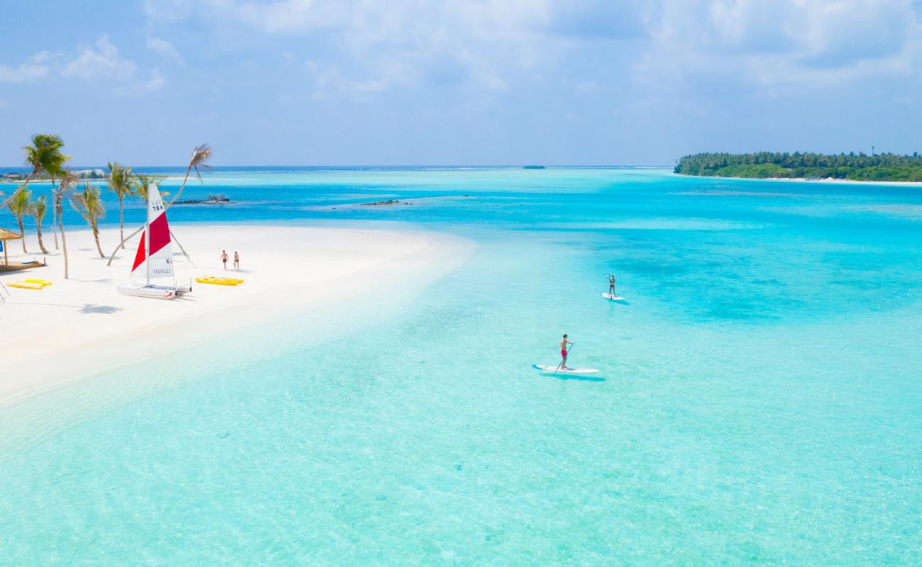 Фото Innahuraa Island Beach с белый песок поверхностью