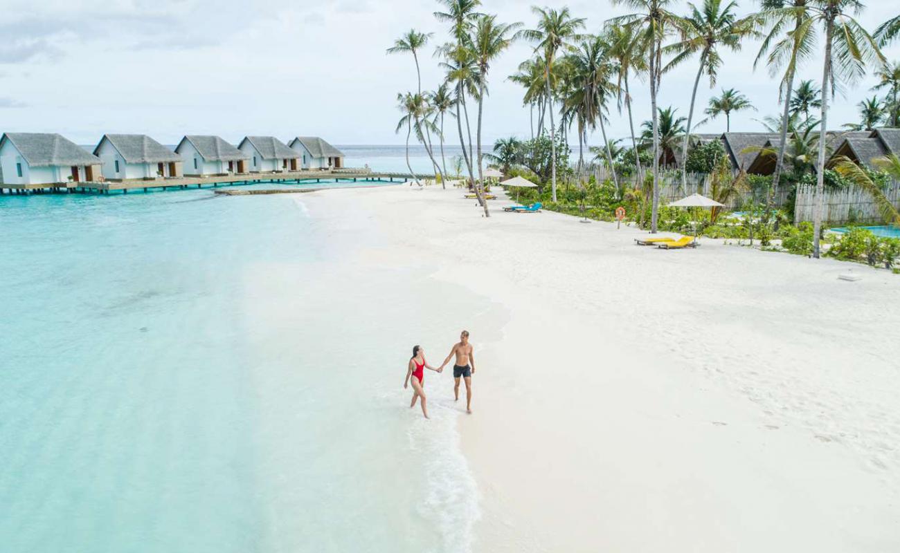 Фото Fushifaru Island Beach с белый песок поверхностью