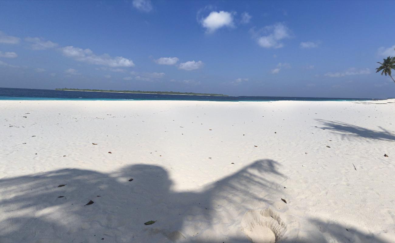 Фото Kinolhas Island Beach с кристальная вода поверхностью