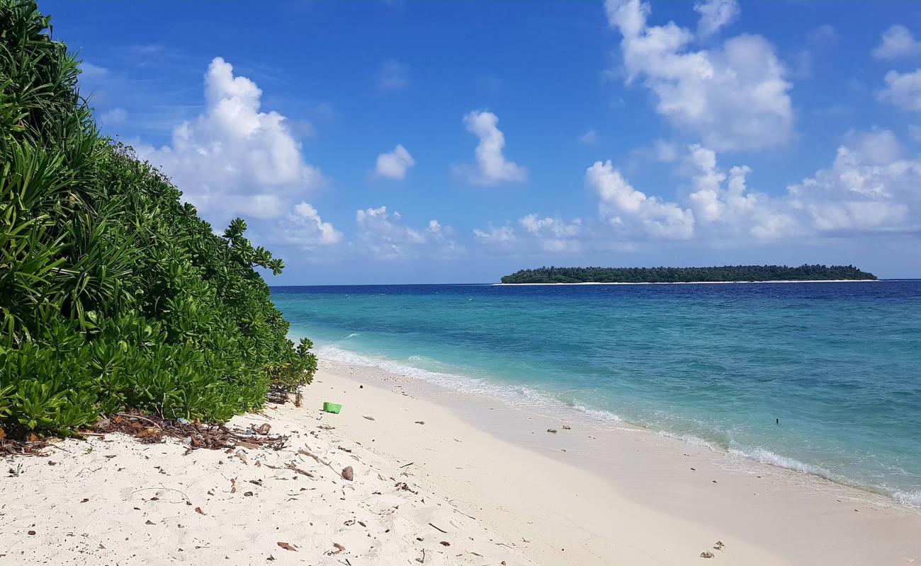 Фото Hulhudhuffaaru Beach с светлый песок поверхностью