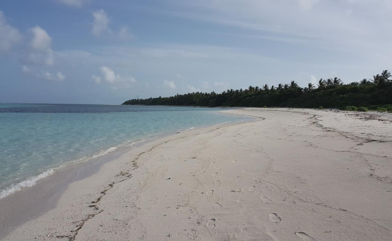 Фото Dhekunu Thundi Beach с белая чистая галька поверхностью