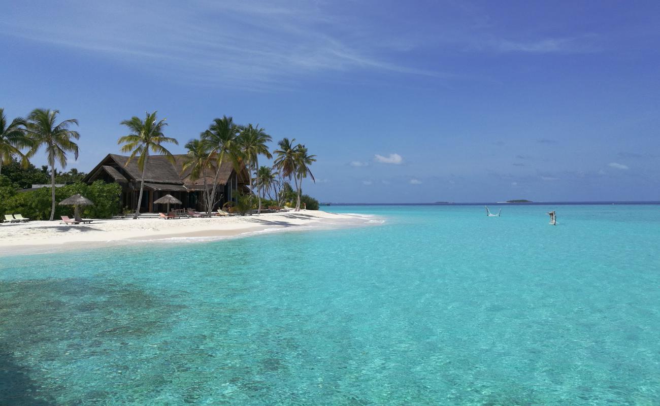 Фото Furaveri Island Beach с белый песок поверхностью