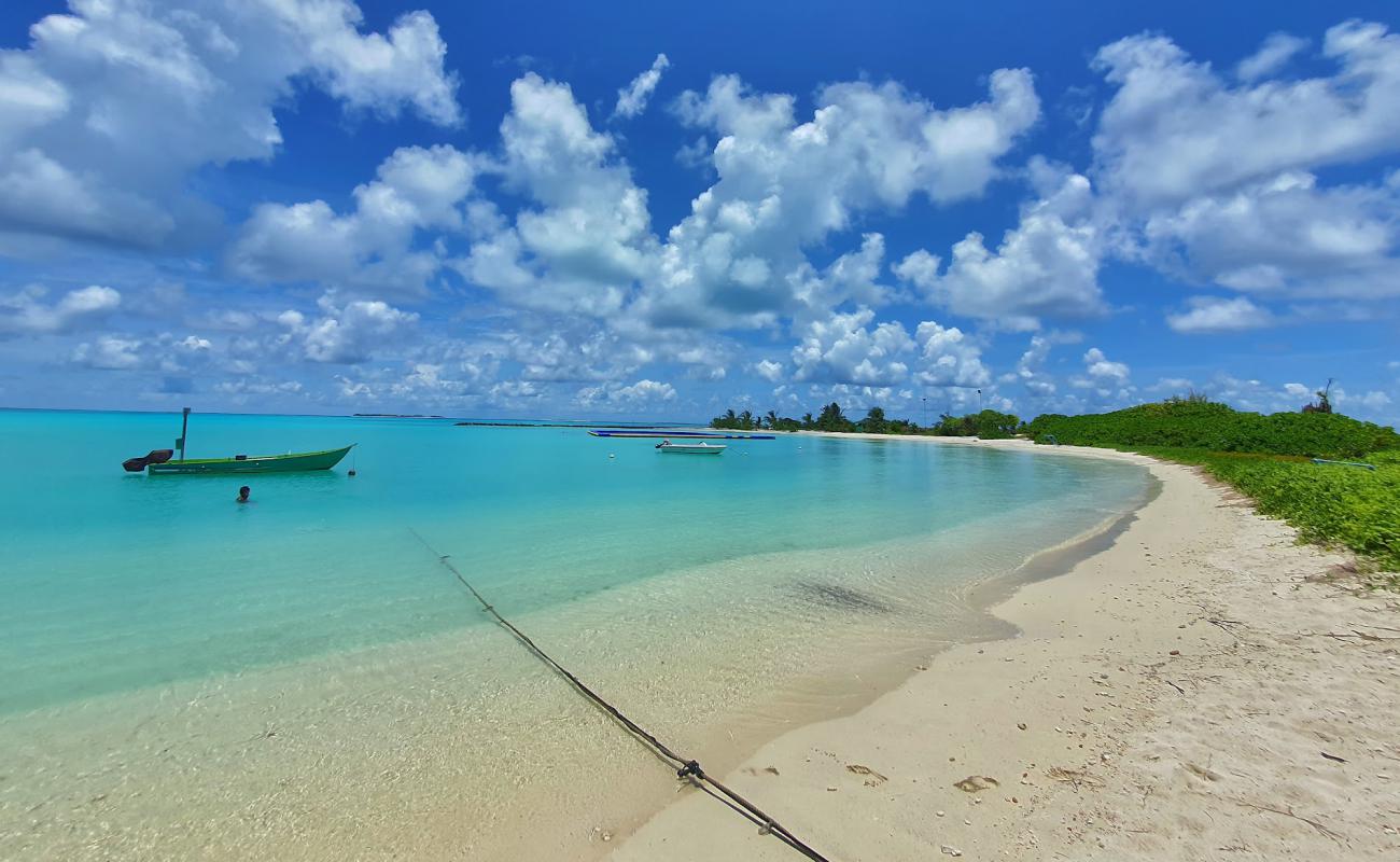 Фото Dhidhoo beach с светлый песок поверхностью