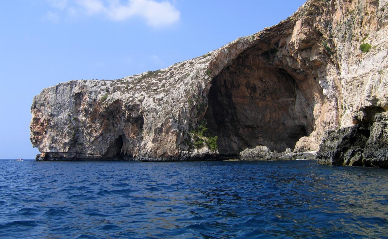 Фото Blue Grotto beach с камни поверхностью