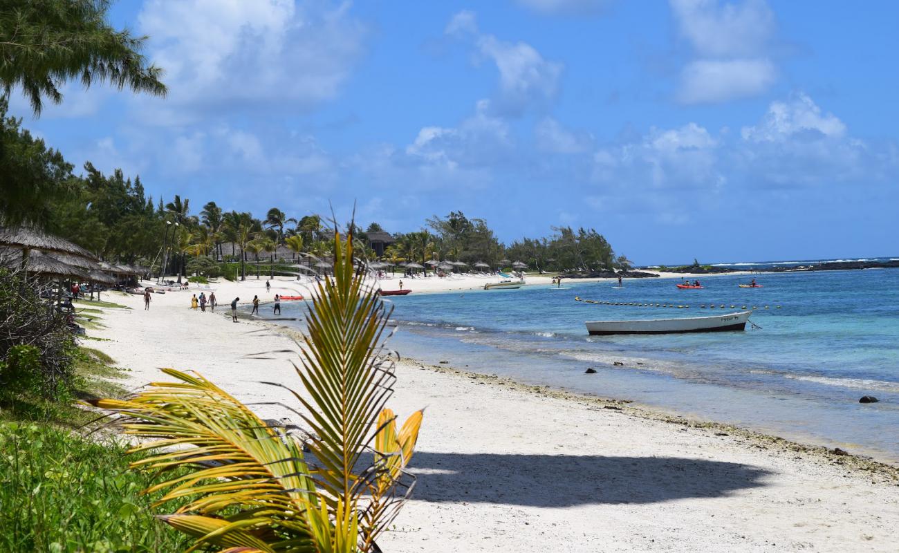 Фото Long Beach Mauritius с белый песок поверхностью