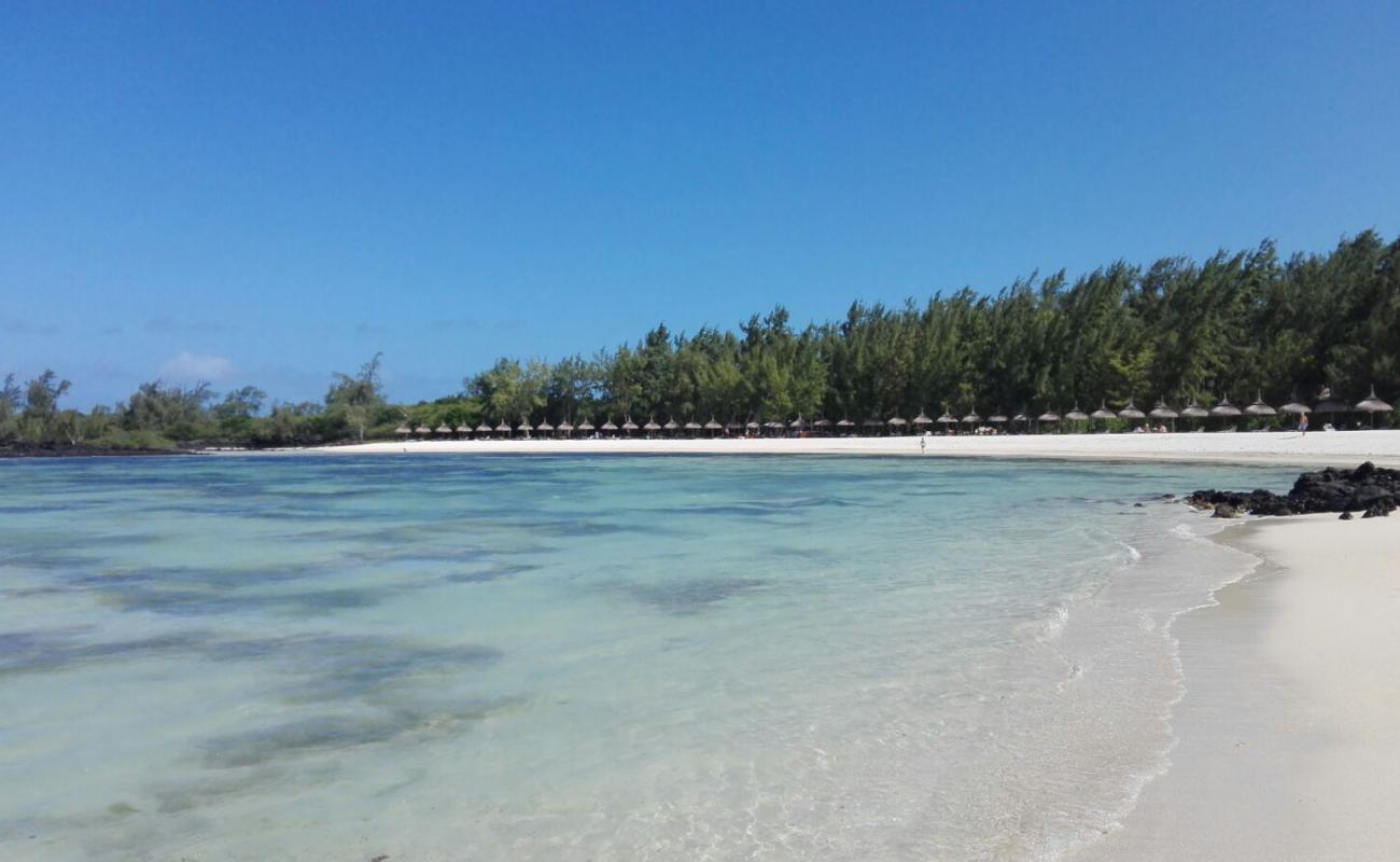 Фото La Flibuste Beach с белый песок поверхностью