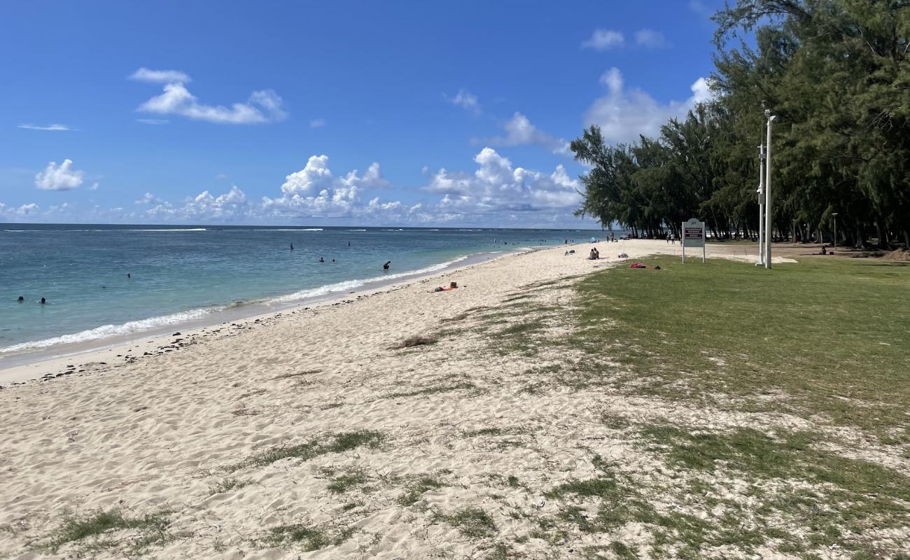 Фото Flic En Flac Beach с золотистый песок поверхностью