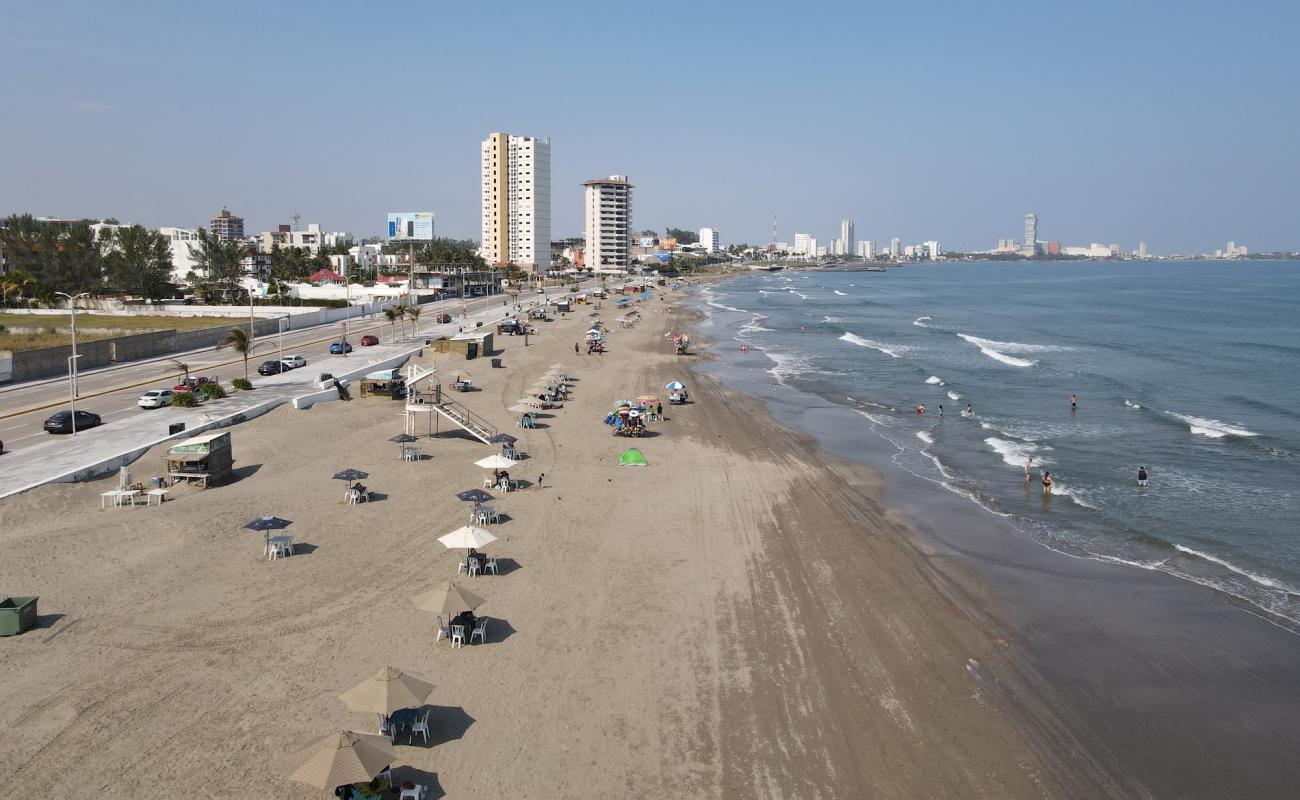 Фото Playa Boca Del Rio с светлый песок поверхностью