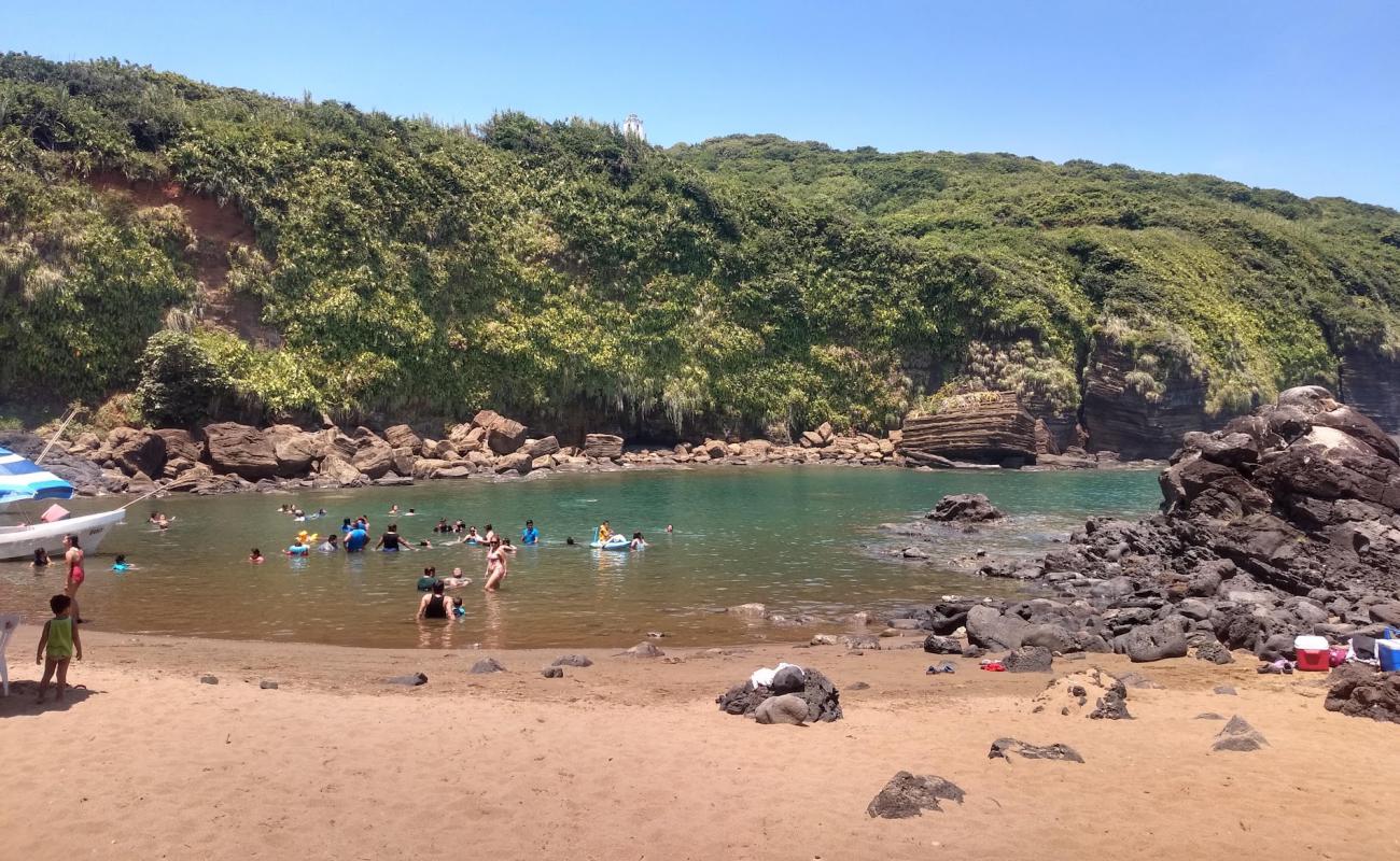 Фото Playa Escondida с песок с камнями поверхностью