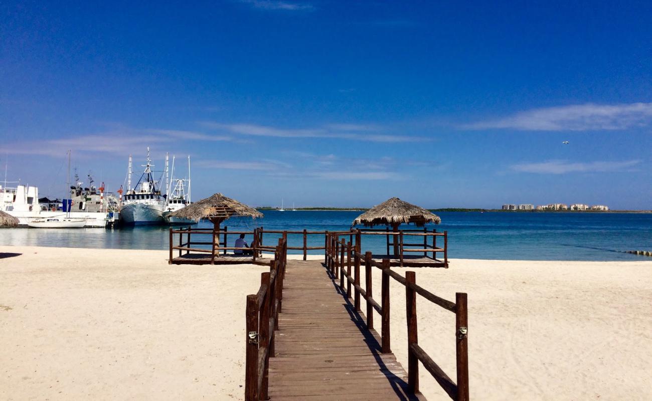 Фото Playa La Paz с светлый песок поверхностью