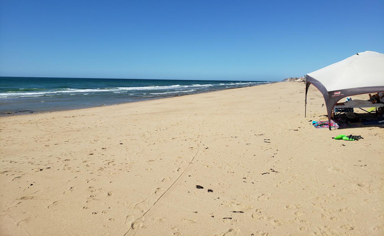 Фото Playa Del Este с светлый песок поверхностью