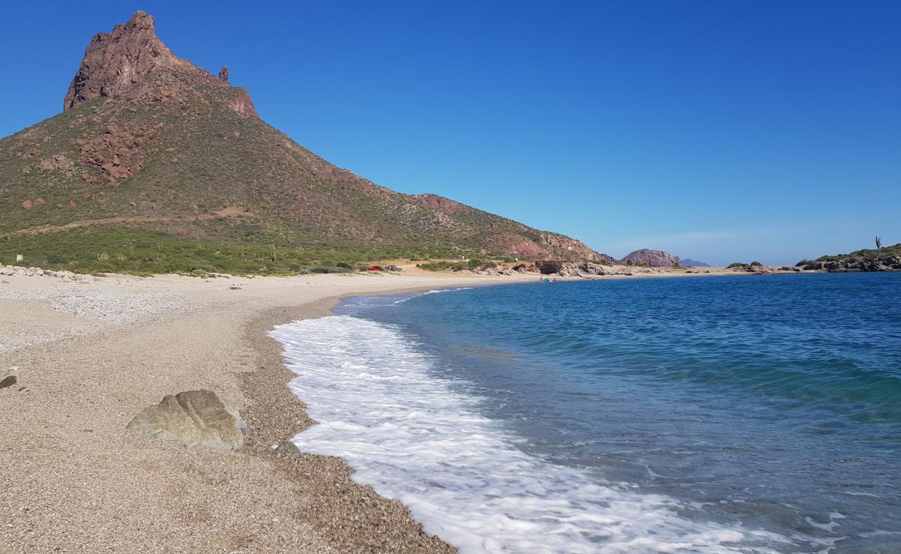 Фото Piedras beach с белая чистая галька поверхностью